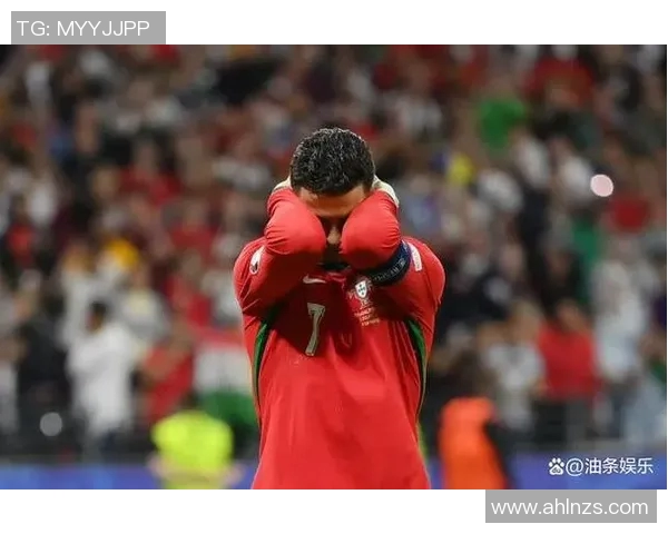 足球明星在关键时刻踢丢点球瞬间引发热议视频回顾与分析