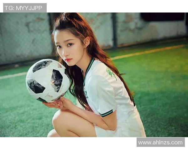 足球明星正脸照片女孩