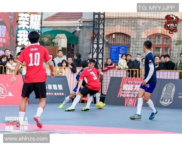 足球明星激情庆祝甩球衣瞬间回顾展现运动员热血与荣耀 足球明星激情庆祝甩球衣瞬间回顾展现运动员热血与荣耀